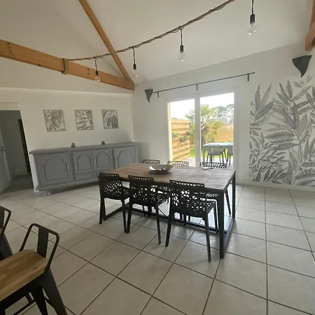 Maison Pres De La *